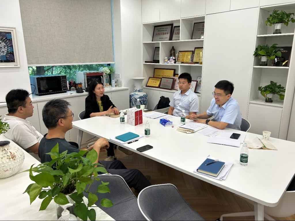 學院赴上海對外經(jīng)貿(mào)大學國際經(jīng)貿(mào)學院開展調(diào)研交流，共謀經(jīng)濟貿(mào)易咨詢新路徑